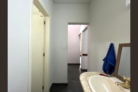 Casa à venda com 290m², 5 quartos e 1 vaga Casa à venda com 290m², 5 quartos e 1 vagaLavabos