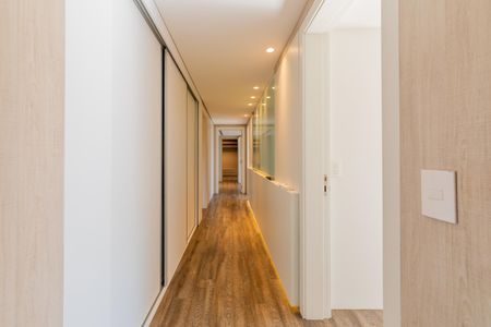 Apartamento à venda com 620m², 5 quartos e sem vagaCorredor