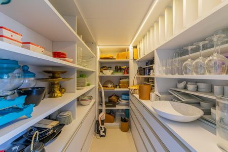 Apartamento à venda com 620m², 5 quartos e sem vagaDespensa 