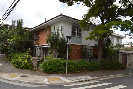 Casa à venda com 220m², 4 quartos e 2 vagasFachada