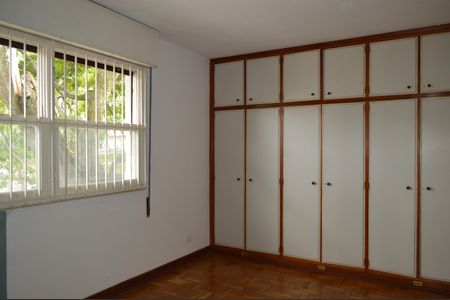 Casa à venda com 220m², 4 quartos e 2 vagasSuíte