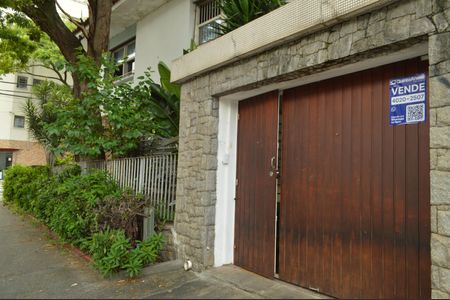 Casa à venda com 220m², 4 quartos e 2 vagasFachada + Plaquinha