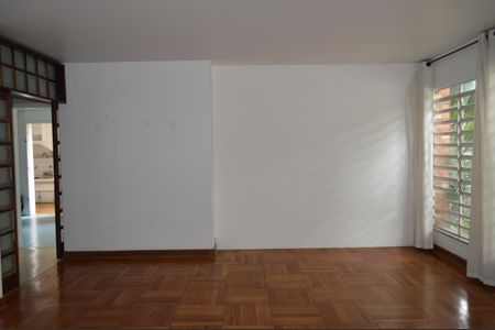 Casa à venda com 220m², 4 quartos e 2 vagasSala