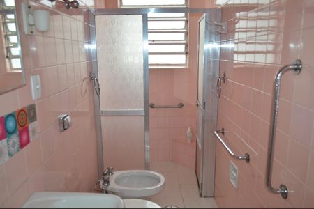 Casa à venda com 220m², 4 quartos e 2 vagasBanheiro da Suíte