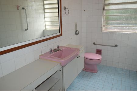 Casa à venda com 220m², 4 quartos e 2 vagasLavabo