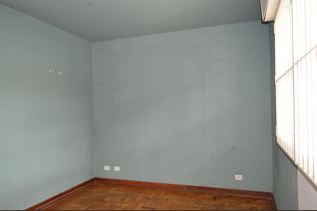 Casa à venda com 220m², 4 quartos e 2 vagasSuíte