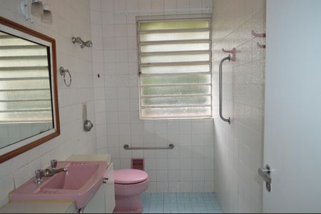 Casa à venda com 220m², 4 quartos e 2 vagasLavabo