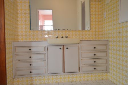 Casa à venda com 220m², 4 quartos e 2 vagasBanheiro da Suíte