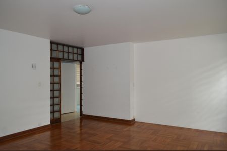 Casa à venda com 220m², 4 quartos e 2 vagasSala