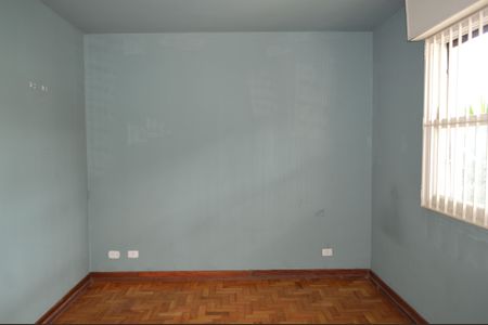 Casa à venda com 220m², 4 quartos e 2 vagasSuíte