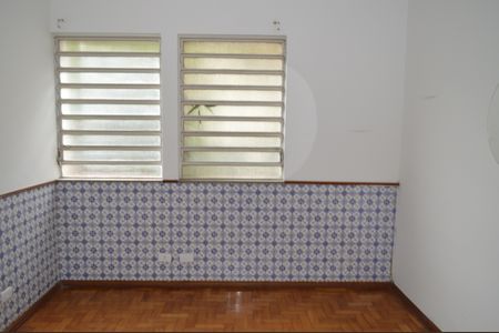 Casa à venda com 220m², 4 quartos e 2 vagasEscritório