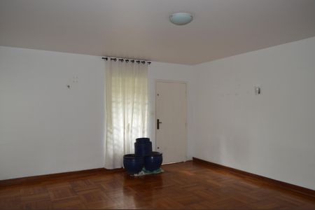 Casa à venda com 220m², 4 quartos e 2 vagasSala