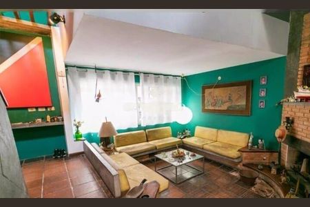 Casa à venda com 220m², 3 quartos e 3 vagas