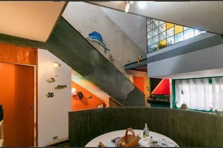 Casa à venda com 220m², 3 quartos e 3 vagas