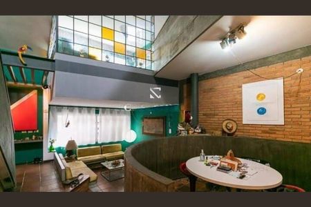 Casa à venda com 220m², 3 quartos e 3 vagas