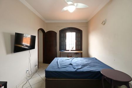 Casa à venda com 235m², 4 quartos e 6 vagasCasa 1 - Suíte 2