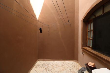 Casa à venda com 235m², 4 quartos e 6 vagasCasa 2 - Área de Serviço externo