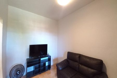 Casa à venda com 81m², 2 quartos e 5 vagas Casa à venda com 81m², 2 quartos e 5 vagasSala