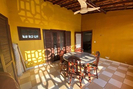 Casa à venda com 81m², 2 quartos e 5 vagas Casa à venda com 81m², 2 quartos e 5 vagasVaranda da sala