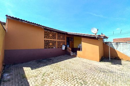 Casa à venda com 81m², 2 quartos e 5 vagas Casa à venda com 81m², 2 quartos e 5 vagasFachada do Prédio