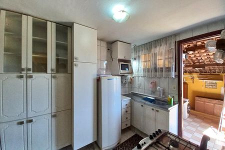 Casa à venda com 81m², 2 quartos e 5 vagas Casa à venda com 81m², 2 quartos e 5 vagasCozinha