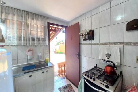 Casa à venda com 81m², 2 quartos e 5 vagas Casa à venda com 81m², 2 quartos e 5 vagasCozinha