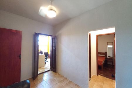 Casa à venda com 81m², 2 quartos e 5 vagas Casa à venda com 81m², 2 quartos e 5 vagasSala