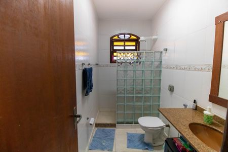 Casa à venda com 200m², 3 quartos e 4 vagasBanheiro da Suíte