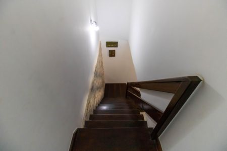 Casa à venda com 200m², 3 quartos e 4 vagasEscada