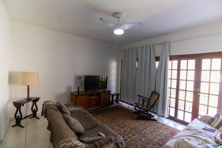 Casa à venda com 200m², 3 quartos e 4 vagasSala