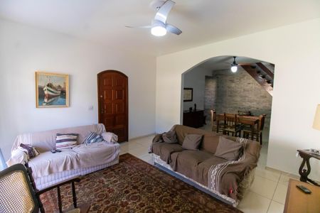 Casa à venda com 200m², 3 quartos e 4 vagasSala