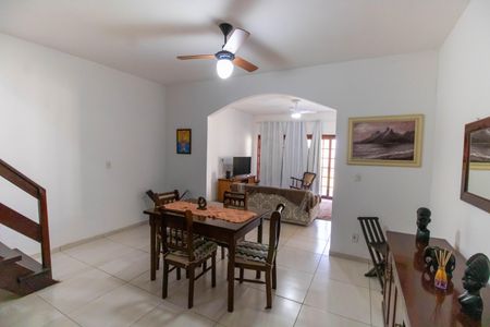 Casa à venda com 200m², 3 quartos e 4 vagasSala