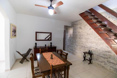 Casa à venda com 200m², 3 quartos e 4 vagasSala