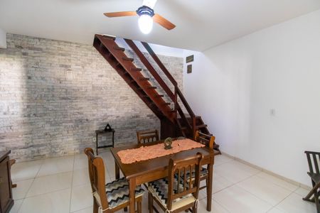 Casa à venda com 200m², 3 quartos e 4 vagasSala