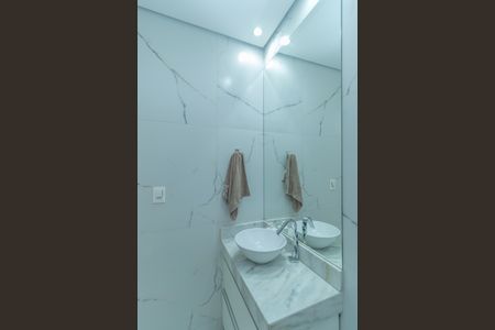 Casa à venda com 178m², 3 quartos e 2 vagasBanheiro