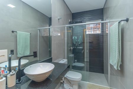 Casa à venda com 178m², 3 quartos e 2 vagasBanheiro