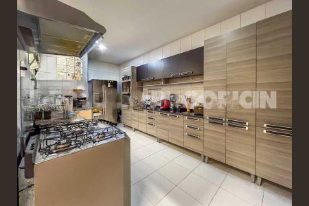 Casa à venda com 321m², 3 quartos e 1 vaga