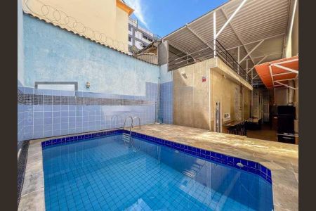 Casa à venda com 321m², 3 quartos e 1 vaga