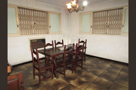 Casa à venda com 230m², 3 quartos e 2 vagas