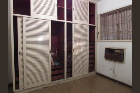 Casa à venda com 230m², 3 quartos e 2 vagas