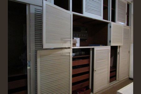 Casa à venda com 230m², 3 quartos e 2 vagas