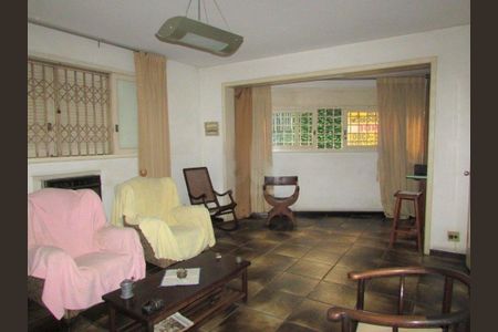 Casa à venda com 230m², 3 quartos e 2 vagas