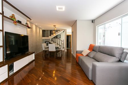 Casa à venda com 260m², 5 quartos e 2 vagasSala