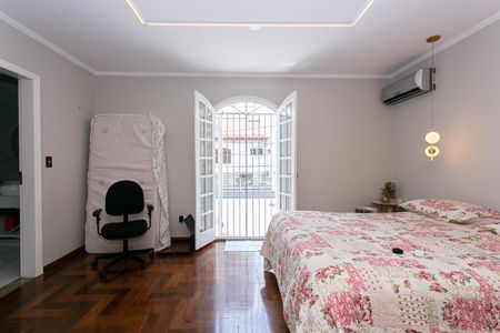 Casa à venda com 260m², 5 quartos e 2 vagasSuíte