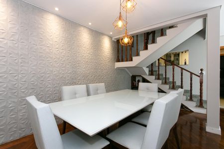 Casa à venda com 260m², 5 quartos e 2 vagasSala