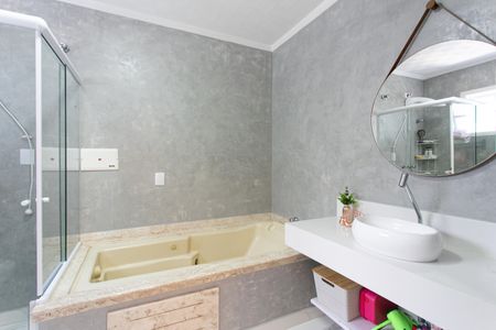 Casa à venda com 260m², 5 quartos e 2 vagasBanheiro da Suíte