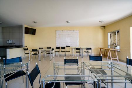 Apartamento para alugar com 48m², 2 quartos e 1 vaga Apartamento para alugar com 48m², 2 quartos e 1 vagaÁrea comum - Salão de festas