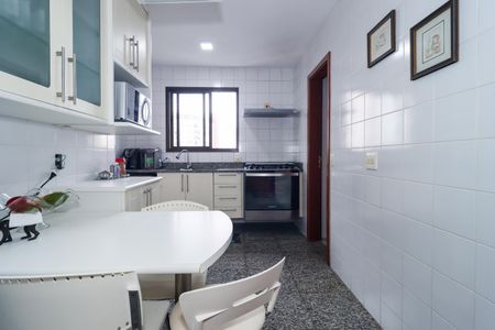 Apartamento à venda com 141m², 4 quartos e 2 vagasCozinha