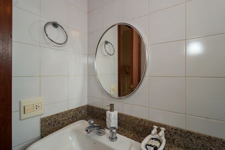 Apartamento à venda com 141m², 4 quartos e 2 vagasBanheiro da Suíte 2