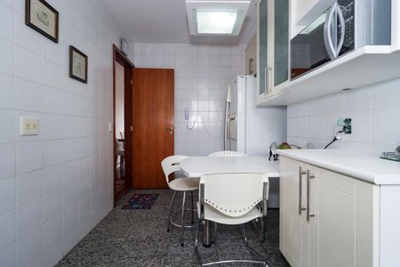 Apartamento à venda com 141m², 4 quartos e 2 vagasCozinha